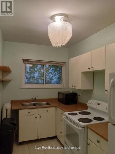 3 - 285 KING STREET W , Hamilton, Ontario L8P 1B2 2