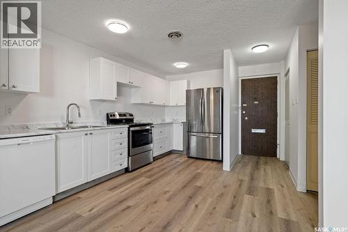 207 4615 Rae Street, Regina, SK - Indoor Photo Showing Kitchen