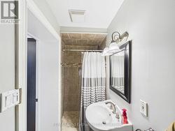 Downstairs Bathroom - 