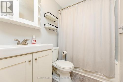30 Cluthe Crescent, Kitchener, ON - Indoor Photo Showing Bathroom