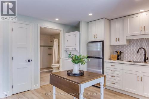 30 Cluthe Crescent, Kitchener, ON - Indoor Photo Showing Kitchen