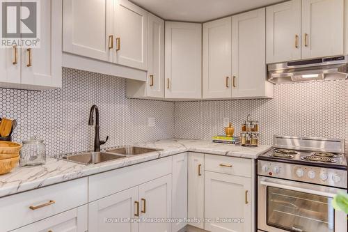 30 Cluthe Crescent, Kitchener, ON - Indoor Photo Showing Kitchen With Double Sink With Upgraded Kitchen
