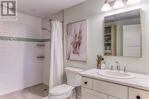 30 Cluthe Crescent, Kitchener, ON - Indoor Photo Showing Bathroom