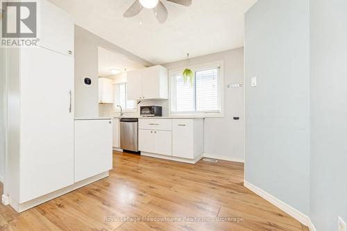 30 Cluthe Crescent, Kitchener, ON - Indoor Photo Showing Kitchen
