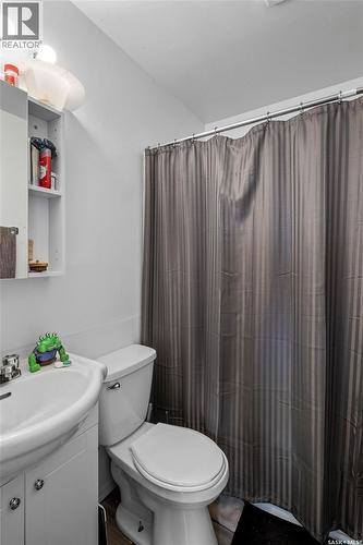419 9Th Street E, Prince Albert, SK - Indoor Photo Showing Bathroom