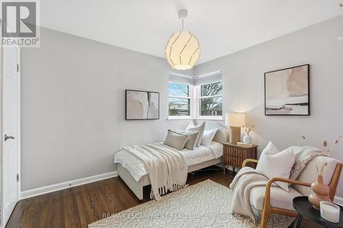 15 Mulock Avenue, Hamilton, ON - Indoor Photo Showing Bedroom