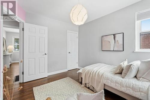 15 Mulock Avenue, Hamilton, ON - Indoor Photo Showing Bedroom