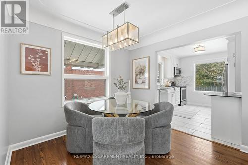 15 Mulock Avenue, Hamilton, ON - Indoor Photo Showing Living Room