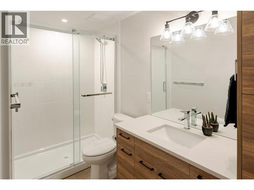1131 Collinson Court, Kelowna, BC - Indoor Photo Showing Bathroom
