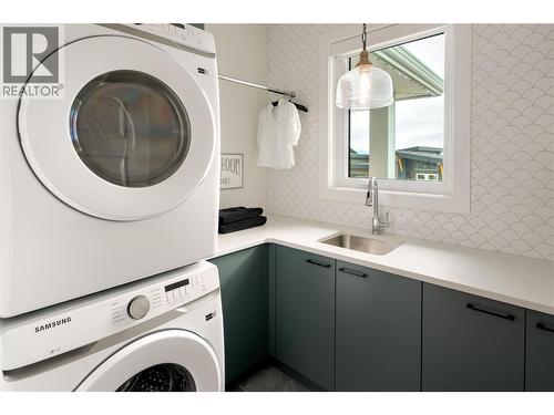 1131 Collinson Court, Kelowna, BC - Indoor Photo Showing Laundry Room