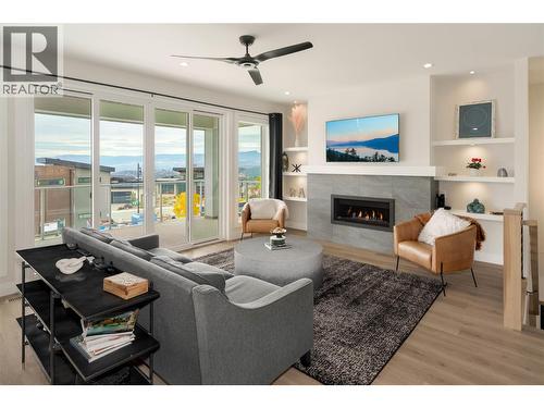 1131 Collinson Court, Kelowna, BC - Indoor Photo Showing Living Room With Fireplace