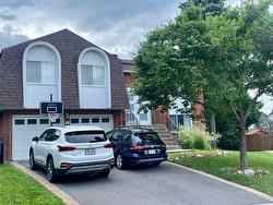 51 Rue Desbarats  Kirkland, QC H9J 2N8