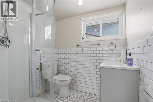 400 Midwood Crescent, Waterloo, ON - Indoor Photo Showing Bathroom