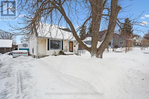 11 CHASE AVENUE  Guelph (Junction/Onward Willow), ON N1H 2N3