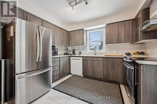668 Jacob Lane, Waterloo, ON - Indoor Photo Showing Kitchen