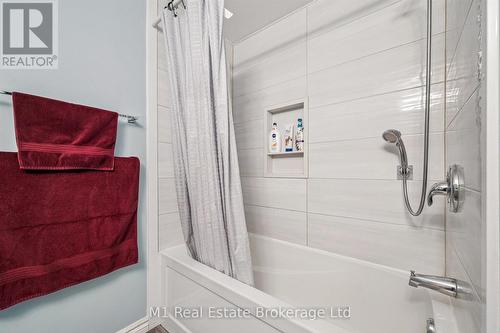 668 Jacob Lane, Waterloo, ON - Indoor Photo Showing Bathroom
