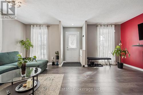 668 Jacob Lane, Waterloo, ON - Indoor Photo Showing Living Room