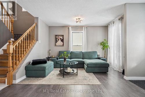 668 Jacob Lane, Waterloo, ON - Indoor Photo Showing Living Room