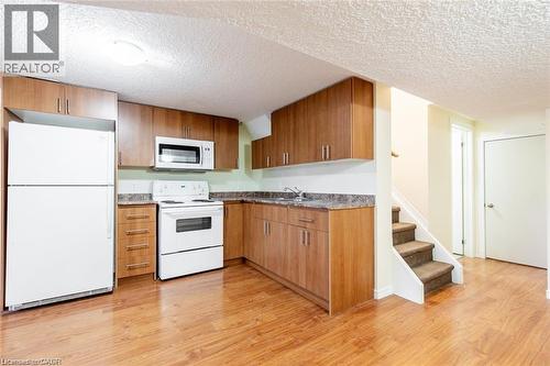 16 Garrow Drive, Hamilton, ON - Indoor Photo Showing Kitchen