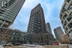 717 - 1 QUARRINGTON LANE  Toronto, ON M3C 0S4