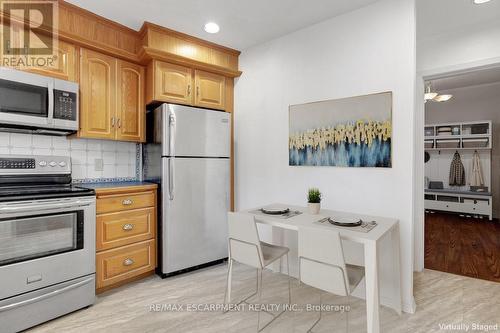 14 Niagara Street, Hamilton, ON - Indoor Photo Showing Kitchen