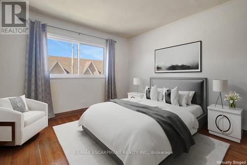 14 Niagara Street, Hamilton, ON - Indoor Photo Showing Bedroom