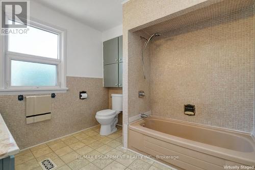 14 Niagara Street, Hamilton, ON - Indoor Photo Showing Bathroom