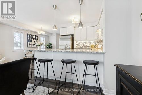 181 South Creek Drive, Kitchener, ON - Indoor Photo Showing Kitchen With Upgraded Kitchen