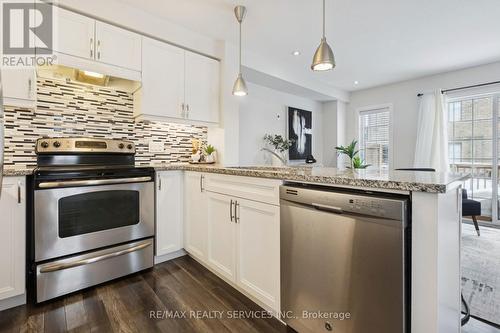 181 South Creek Drive, Kitchener, ON - Indoor Photo Showing Kitchen With Stainless Steel Kitchen With Upgraded Kitchen