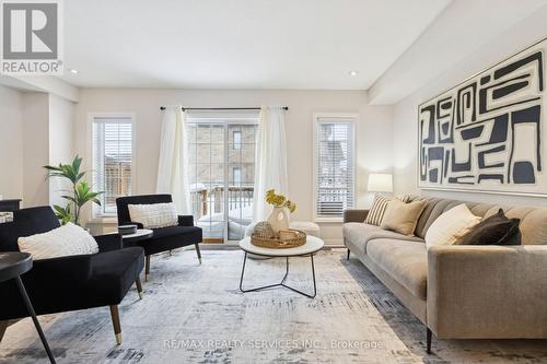 181 South Creek Drive, Kitchener, ON - Indoor Photo Showing Living Room