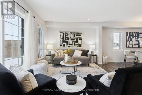 181 South Creek Drive, Kitchener, ON - Indoor Photo Showing Living Room