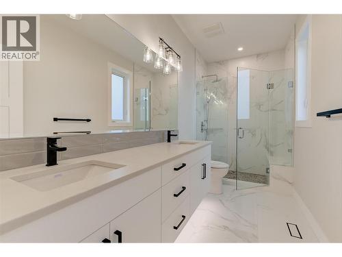 732 Coopland Crescent Unit# 4, Kelowna, BC - Indoor Photo Showing Bathroom