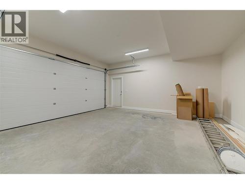 732 Coopland Crescent Unit# 4, Kelowna, BC - Indoor Photo Showing Garage