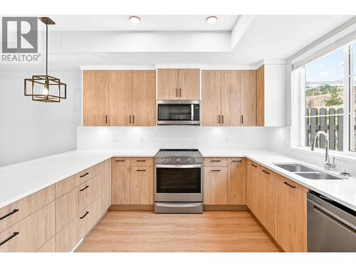 4025 Gellatly Road S Unit# 190, West Kelowna, BC - Indoor Photo Showing Kitchen With Double Sink