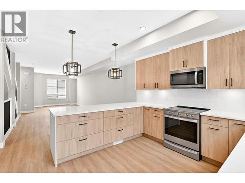 4025 Gellatly Road S Unit# 190, West Kelowna, BC - Indoor Photo Showing Kitchen