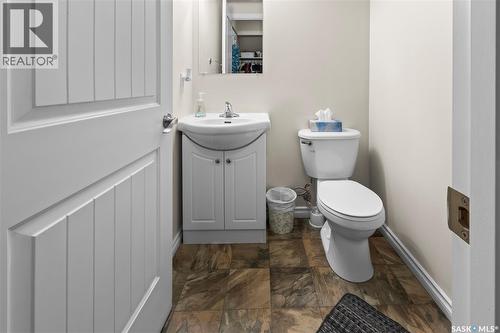 217 515 28Th Street E, Prince Albert, SK - Indoor Photo Showing Bathroom