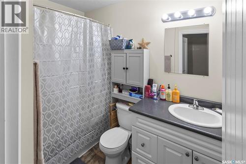 217 515 28Th Street E, Prince Albert, SK - Indoor Photo Showing Bathroom