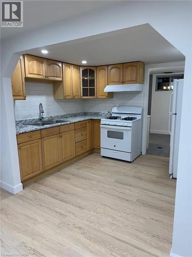81 Summerlea Drive, Hamilton, ON - Indoor Photo Showing Kitchen