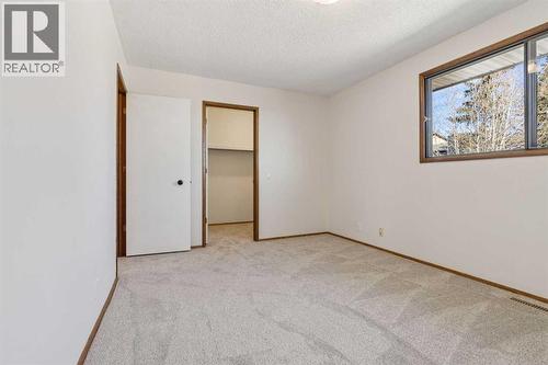 91 Edgehill Drive Nw, Calgary, AB - Indoor Photo Showing Other Room