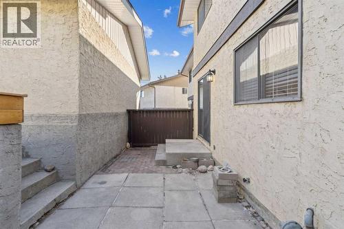 91 Edgehill Drive Nw, Calgary, AB - Outdoor With Exterior