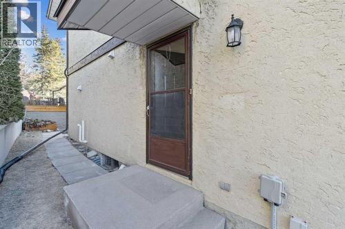 91 Edgehill Drive Nw, Calgary, AB - Outdoor