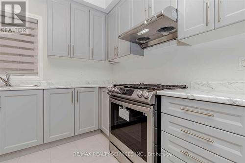 29 Summerbeam Way, Brampton, ON - Indoor Photo Showing Kitchen