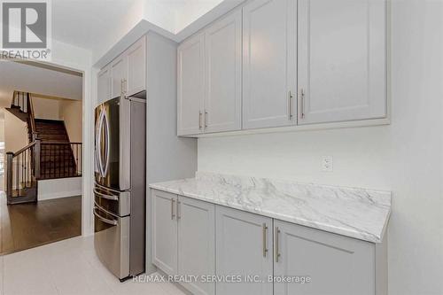 29 Summerbeam Way, Brampton, ON - Indoor Photo Showing Kitchen