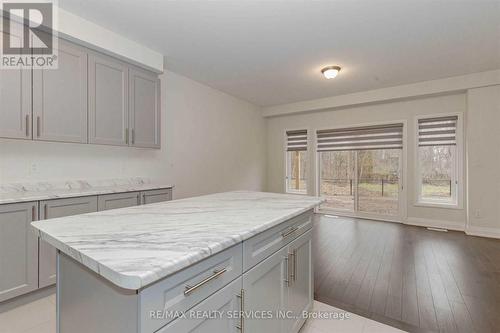 29 Summerbeam Way, Brampton, ON - Indoor Photo Showing Kitchen