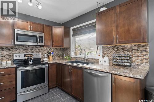866 Spencer Drive, Prince Albert, SK - Indoor Photo Showing Kitchen With Stainless Steel Kitchen With Double Sink With Upgraded Kitchen