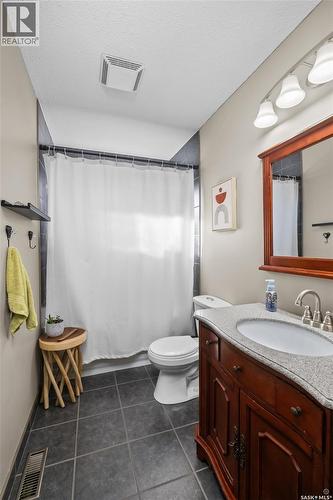 866 Spencer Drive, Prince Albert, SK - Indoor Photo Showing Bathroom