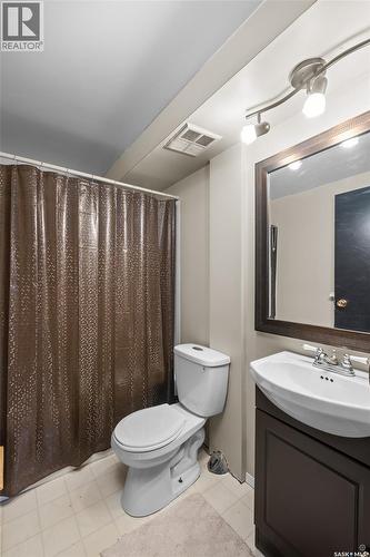 866 Spencer Drive, Prince Albert, SK - Indoor Photo Showing Bathroom