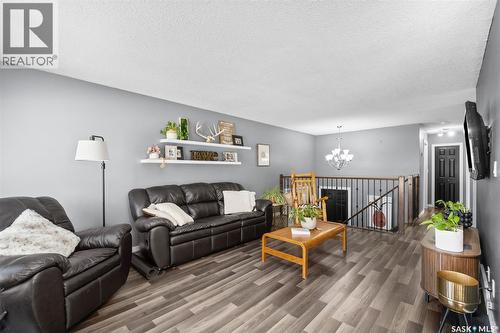 866 Spencer Drive, Prince Albert, SK - Indoor Photo Showing Living Room