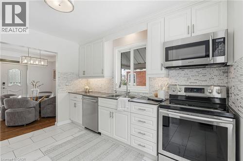 15 Mulock Avenue, Hamilton, ON - Indoor Photo Showing Kitchen With Upgraded Kitchen