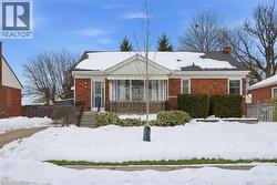 15 MULOCK Avenue  Hamilton, ON L8T 1H4